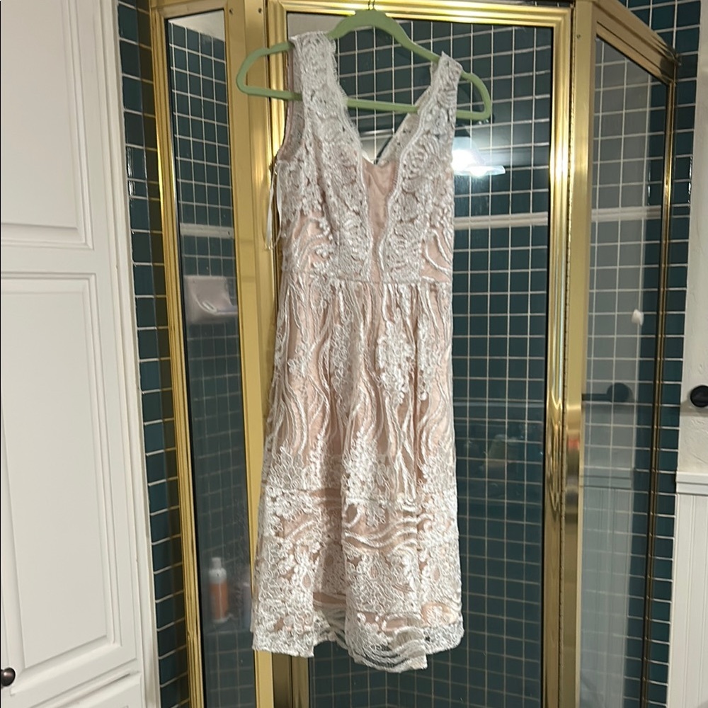 Chic Pink Sleeveless V-Neck Midi Dress